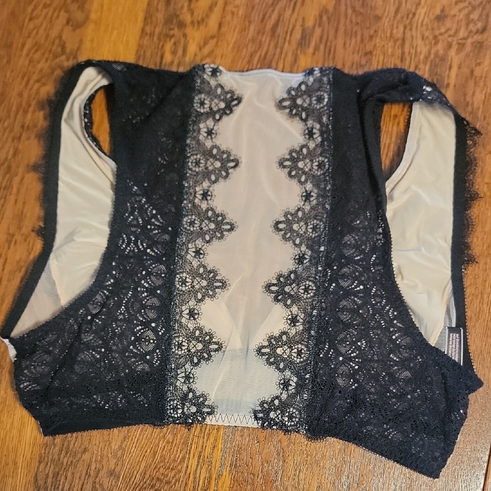 Victoria's Secret Black and Cream Lace Bralette Sz M - Picture 3 of 3